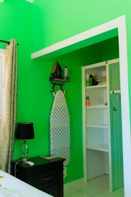 Maggie'S Inn سوفريير 0*,  سانت لوسيا